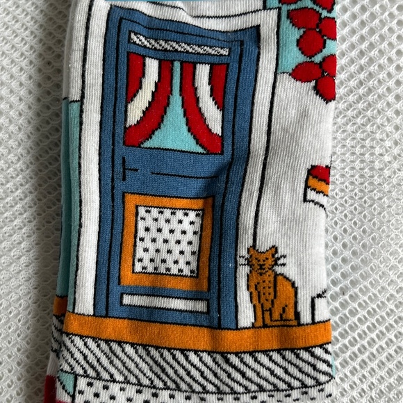 What a Pair of Socks 80% Cotton Greece Cat in the Window Size S / M NEW - Picture 3 of 4